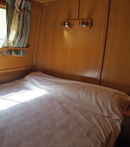 Bordeaux: Rear Double Bed