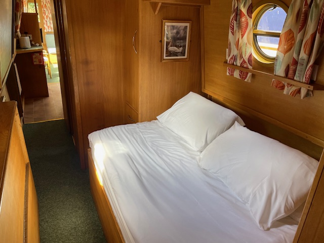 Charlotte: Middle Cross Bed - Folded